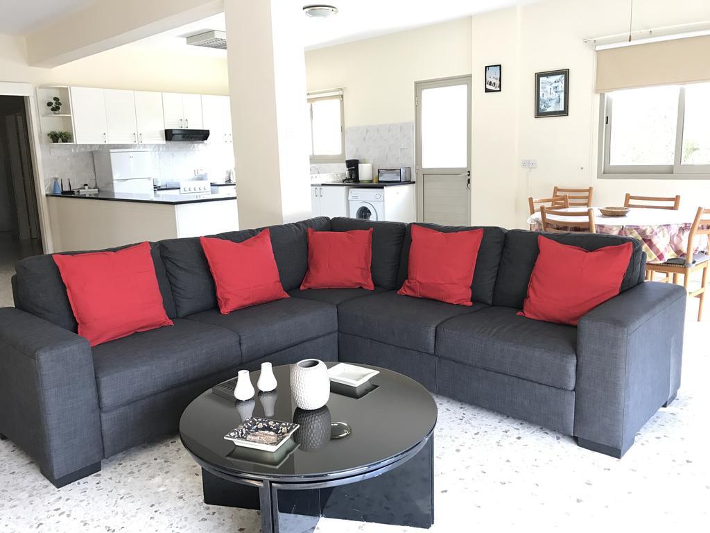Himonas Apartments Pissouri Esterno foto