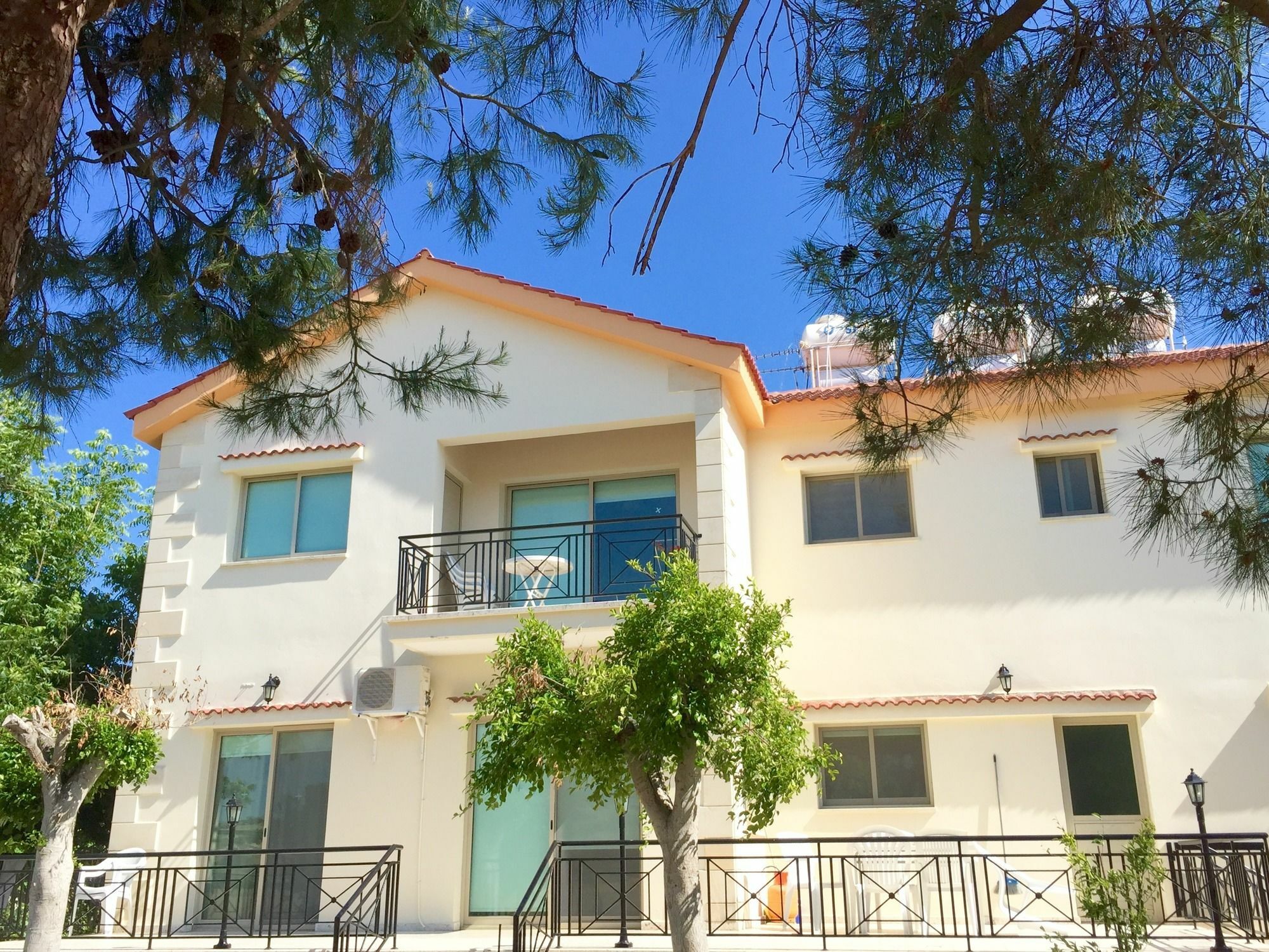 Himonas Apartments Pissouri Esterno foto